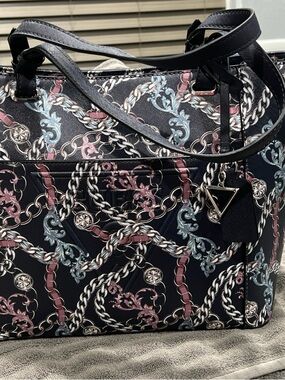 Guess Brand Triangle Charm Chain-Print Tote Bag - Navy Blue/Pink/Blue